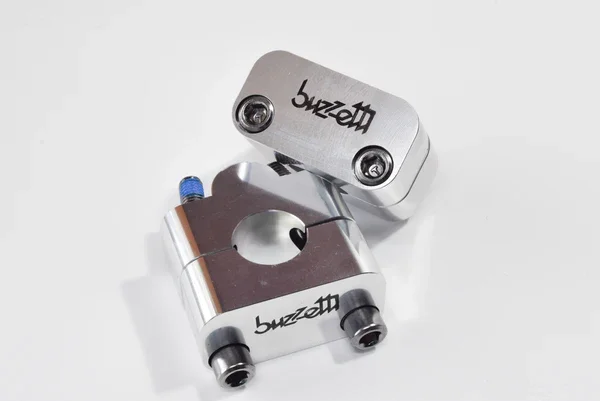 2401 - COPPIA MORSETTI BUZZETTI MANUBRIO CROSS-ENDURO-SUPERMOTARD DIAMETRO INTERNO 22 Promozione Esclusiva