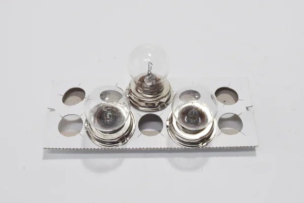 Compra Oggi Stesso A2075KIT 3PZ - LAMPADA 6V-15W CON GHIERA FARO