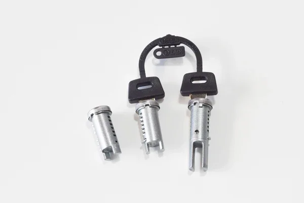 1265828 - SERIE CILINDRETTI SERRATURE COMPLETA OLYMPIA PIAGGIO VESPA PK50XL - RUSH - 50N - 50V FL2 Prezzo Scontato