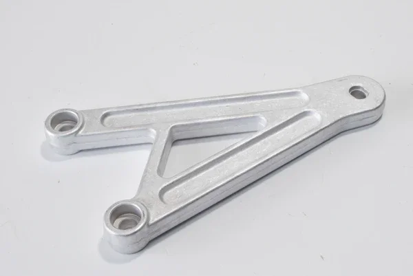 00H01501131 - SUPPORTO PEDANA ANTERIORE SINISTRA ORIGINALE GPR 50-125 2T Non Perdere
