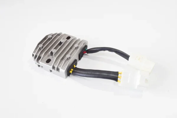 172415 - REGOLATORE DI TENSIONE 'DZE' PERHONDA CBR600RR 2007>2012 FORZA 250 2005>2007 Direttamente Dal Produttore